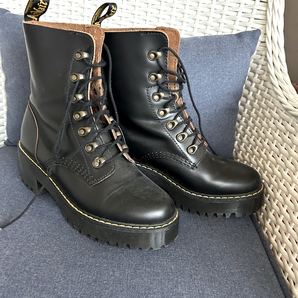 🆕 Dr Martens Bouncing Soles